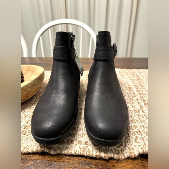 NWT Skechers Water Resistant Mid Wedge Ankle Bootie Size 10 - Picture 2 of 9